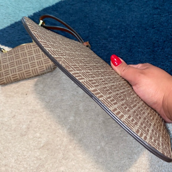 Anne Klein wristlet with coin purse - Picture 3 of 7